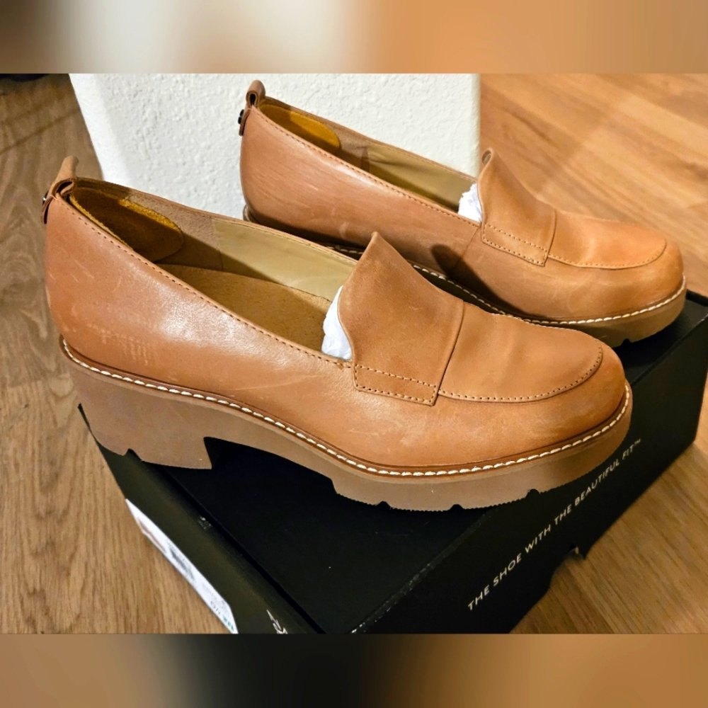 Naturalizer Darry platform leather loafer